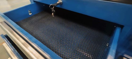 移動式収納 鍵とカスタマイズされたサポート付きの車輪の金属工具箱